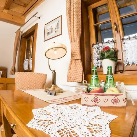 فندق مبيت وإفطار Dom Zegarmistrza 4*