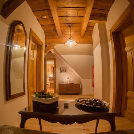 فندق مبيت وإفطار Dom Zegarmistrza 4*