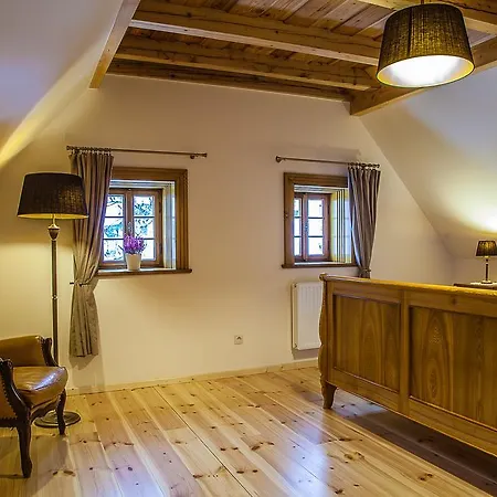 Dom Zegarmistrza 4*